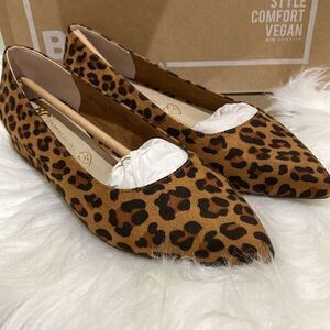 BC By Seychelles Leopard Suede Size 7M